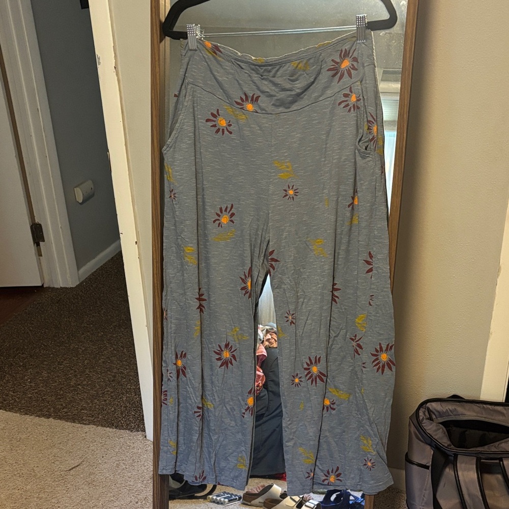 Toad&Co Gray Wide Leg Pants with Floral Design